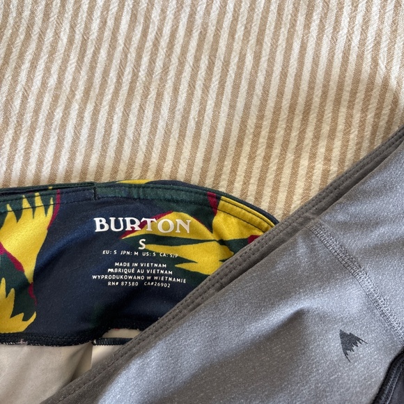 Pair of Two Burton Snowboards Leggings - Picture 4 of 5